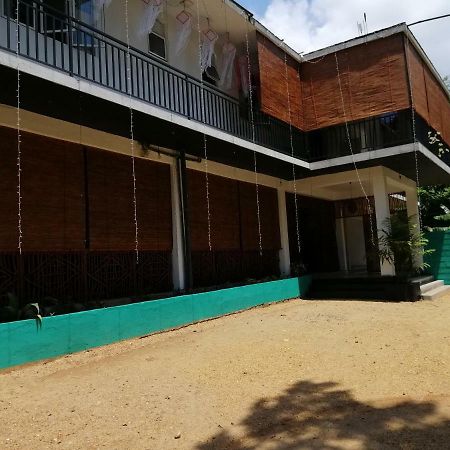 Macnara Travellers Inn Ratnapura Eksteriør billede